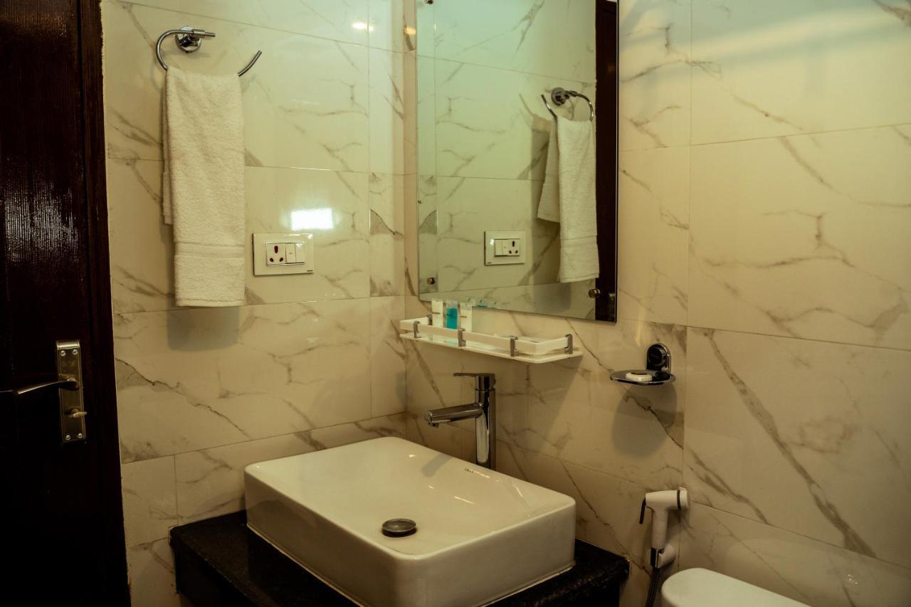 Hotel Black Diamond - Transit Point Inside Hotel 카트만두 외부 사진