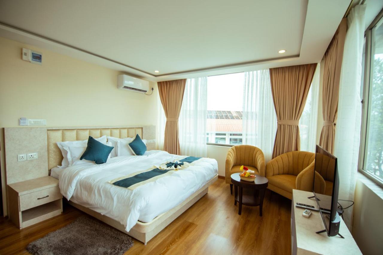 Hotel Black Diamond - Transit Point Inside Hotel 카트만두 외부 사진
