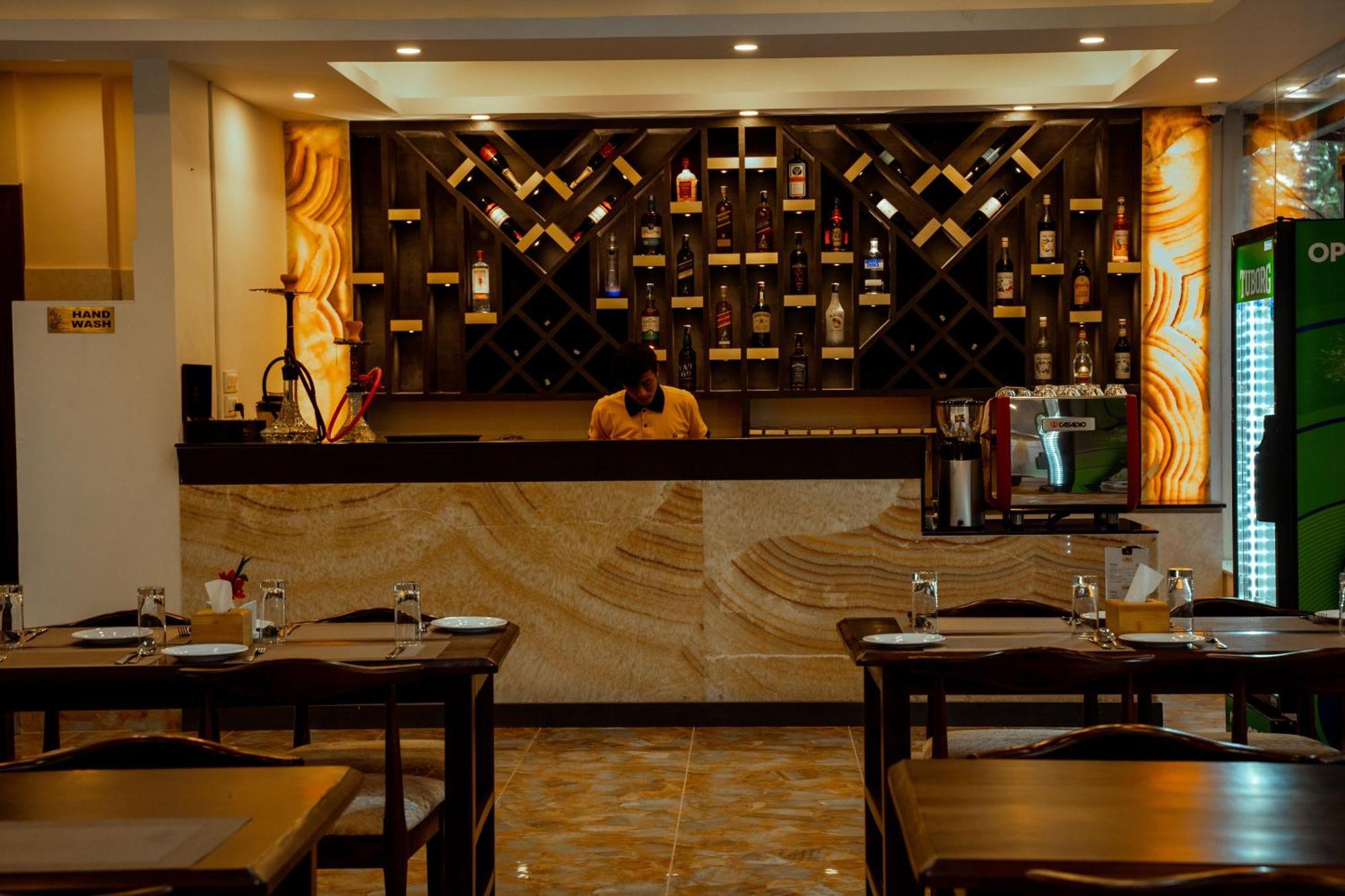 Hotel Black Diamond - Transit Point Inside Hotel 카트만두 외부 사진